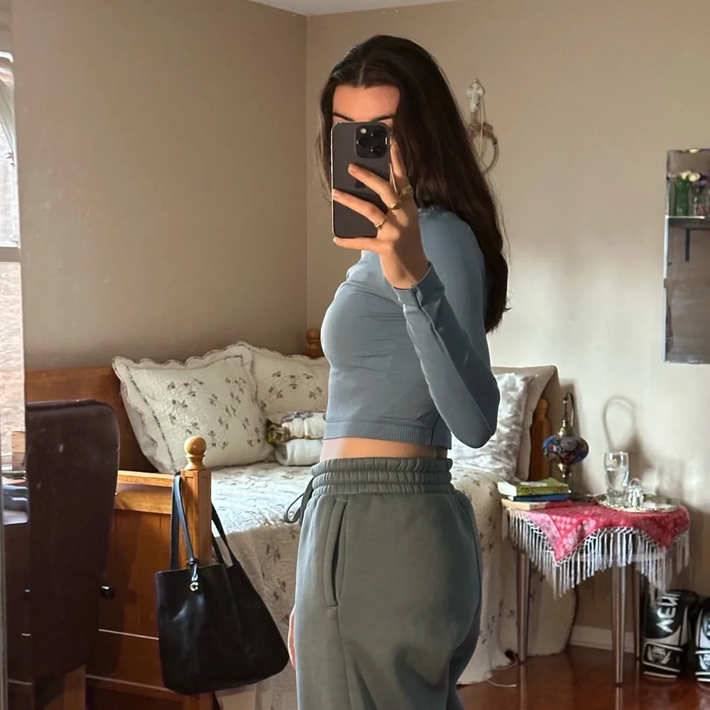 Under Armour Women's Bundle - Picture 2 of 7